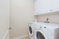 Cozy 3-bedroom townhome in charming Arcadia/Pasadena with AC, WiFi Hotels in Arcadia