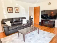 Secluded nature escape. 8 min. to Robert Trent Jones and 5 min. to downtown.