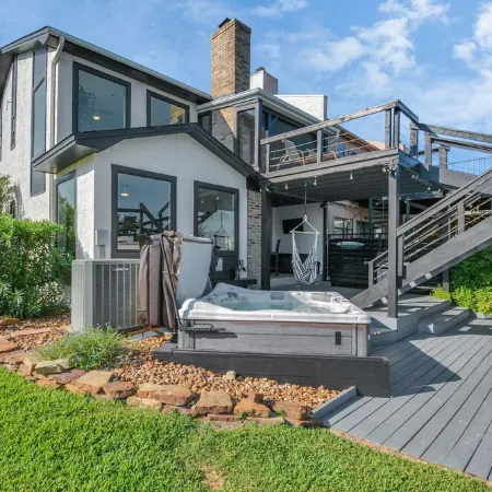 Luxury Lakefront - Game Room - 7 beds - Hot tub - Kayaks - Dock