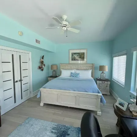 Luxury Duck Key Waterfront Estate-Heated-Chilled-Pool-Spa Boat Lifts Golf Cart