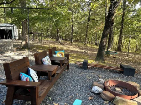 Secluded Cottage on 52 Acres - -30 Min from Hochatown