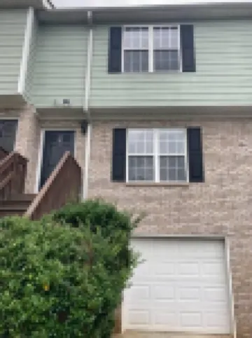 Renovated Townhome with Two King Beds & Sep Bath