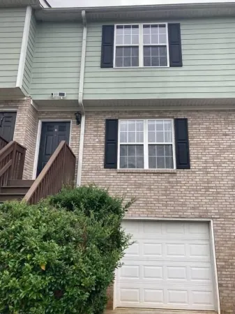 Renovated Townhome with Two King Beds & Sep Bath