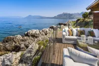 Rais house with private access to the sea