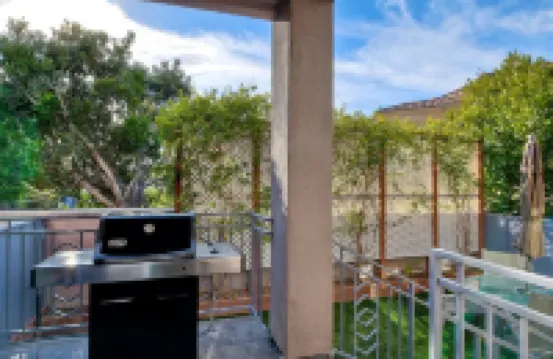 Spacious 4Br, Walk to Beach in Carlsbad Village! Steps to Everywhere!