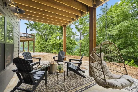 Luxury Modern Retreat on Taneycomo On-Suite Bathrooms Hot Tub Outdoor Pool