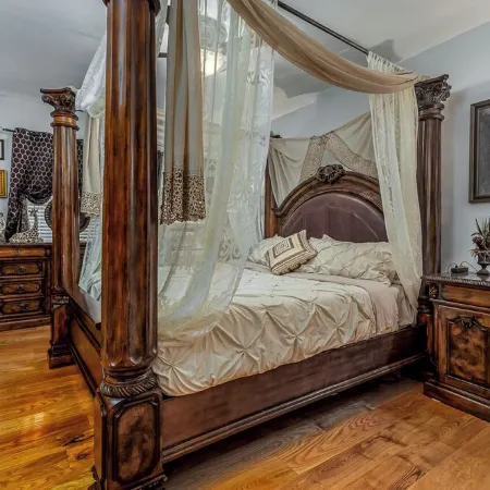 Majestic & Relaxing Home w/ 3 Beds Pool Table Bar! Sleeps 8