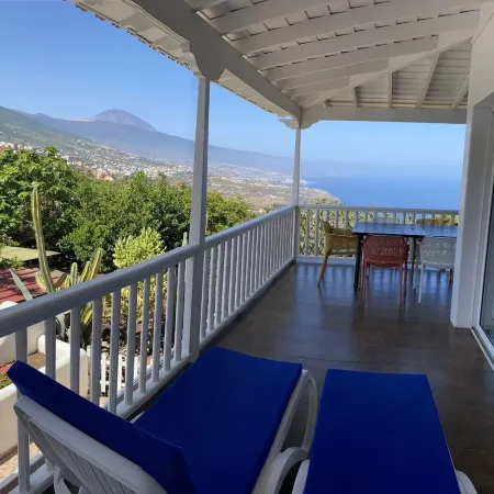 Amazing Sea- and Mountainviews. Tropical Garden with Privatepool