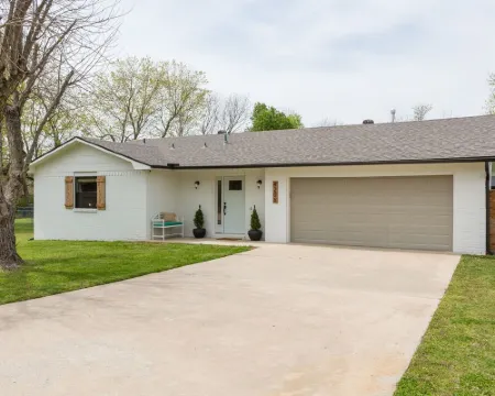 The Fika - Next to Lake Fayetteville Trail Hotels in Springdale