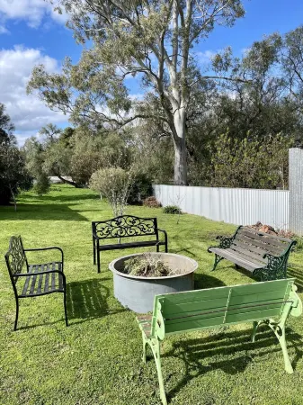 ‘Margaret Villa’ Circa 1890- gateway to the Southern Flinders Ranges! Отели в г. Уиррабара
