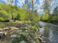Charming cozy RIVERFRONT cottage on the Piney River. A little slice of heaven!