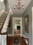 Downtown Captain's Mansion- The Dexter- Family, pet, and event friendly - 4-Star