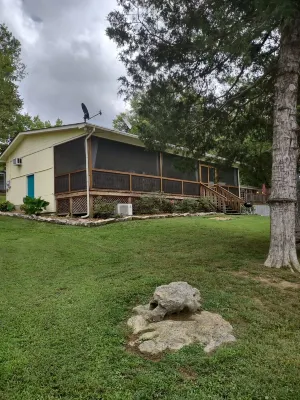 Clementine Cottage- Quiet Charming Cottage on Lincoln Lake