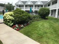 Relax and get away! Beautiful upscale condo with pool near OGT Village and Beach