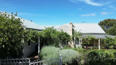 Mornington Peninsula Escape. Tennis Court, Swimming Pool & Spa