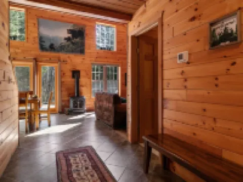 Bear Den - scenic Adirondack cabin escape + lake access โรงแรมในFulton County