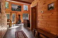 Bear Den - scenic Adirondack cabin escape + lake access