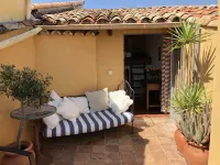 Classic Vieil Antibes House With Roof Terrace Offering Sea Views - บังกะโล