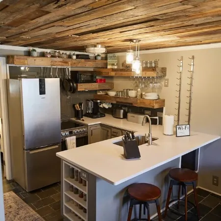 Completely Remodeled-- 1/1 just 2 blocks from the base!