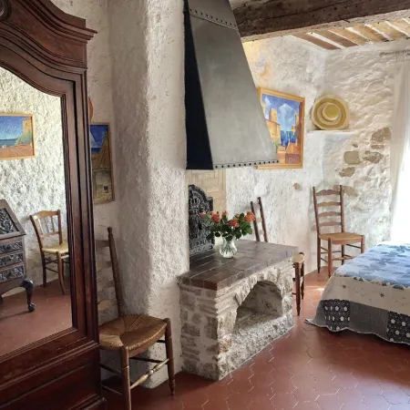 Classic Vieil Antibes House With Roof Terrace Offering Sea Views