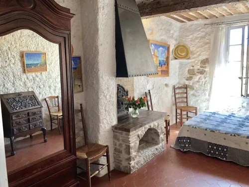 Classic Vieil Antibes House With Roof Terrace Offering Sea Views - บังกะโล