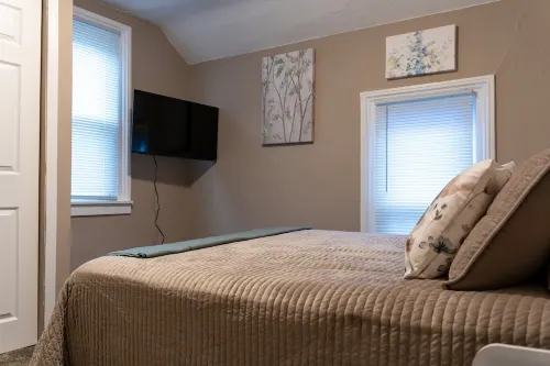 Remodeled 2 Bedroom Duplex Near Downtown