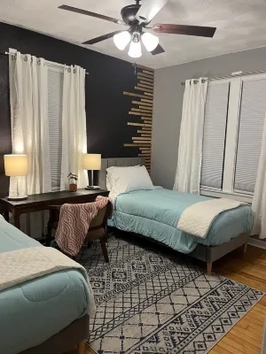 Wren’s Hideaway Sleeps 8 Historic downtown neighborhood Charming & Relaxing