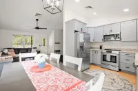 Newly renovated cottage 5 minute drive to several beaches. Great location!