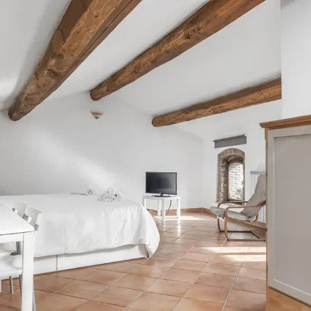 Medieval House built in 1200 in the centre! FREE private parking
