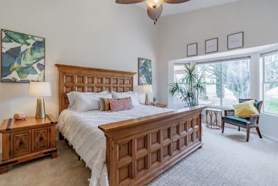 ☀️🌵Tropical Desert Oasis. HEATED Pool & Spa no charge. Private, large yard 🌴🏜 Hotels near Arizona Christian University