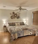 Tucked Away Quiet Cottage~5 Blocks to Riverfront and Cumberland Island Ferry - Homestays