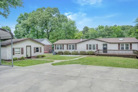 Peaceful Retreat on Lake Norman /Pontoon Boat Ava.