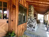 Beautiful ranch cottage close to Kings Canyon and Sequoia National Parks
