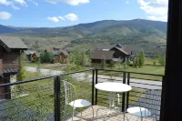 Luxury Getaway of the Rockies, minutes from 5 major ski areas