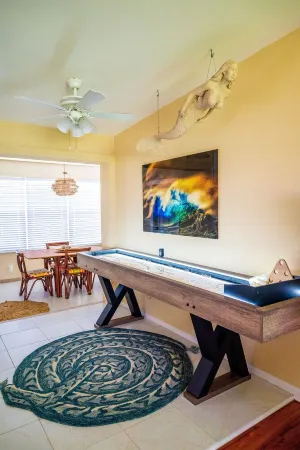 Funky Beach Bungalow. Premier location! Coolest place in town.