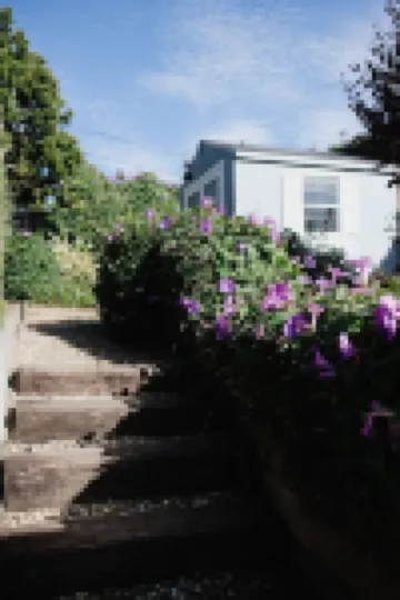 Charming 2-bedroom home in quiet neighborhood