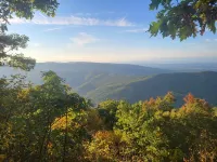Top of Mountain 2 Br Condo, Short Walk to Scenic Overlooks of the Mtns. in Fall