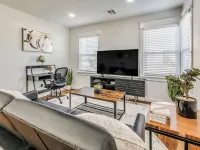 Work, Rest & Recharge – Downtown Home w/ Washer & Dryer