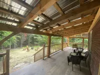 Secluded trailside cabin for 8 people on Kingdom Trails