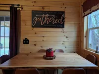 Private pond, fishing, on-site hiking, hot tub and only 15 minutes to Ash Cave!