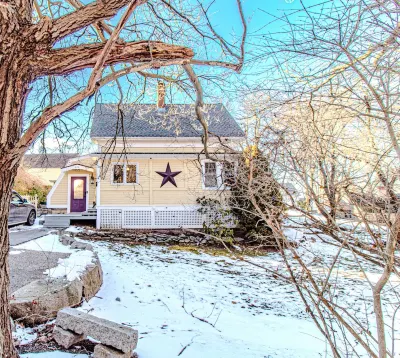Beach Life Bliss - steps to the beach Hotels near Wingaersheek Beach