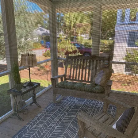 Walk to Beach & 7 Restaurants. Our 1950’s 3 Bed & 2 Bath Cottage is Fantastic!