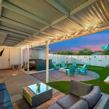 Hot Tub, Putting Green, Game Room! Отели в г. Кэрролтон