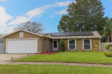 Free Heated Pool_ 3mi to Beach_W/D_ Game Room_ King Bed_ Bikes_ Lake View Отели рядом с достопримечательностью «Pop Stansell Park»