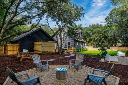 The Cabin - Unique OBX Stay, Huge Yard!