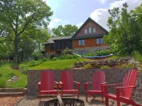 Happy Days Log Home and garden on Fountain Lake. Toys for all!