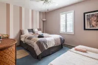 Wholesome Lakefront Home! - Close to Kalahari-Camelback Sleeps 12