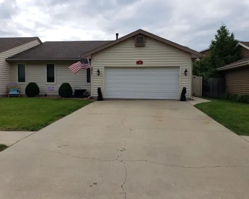 Comfortable home away from home. Close to ONU and all grocery and restaurants. Hotels in Bradley