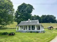 Escape to your cozy Mars Hill Cottage, near Asheville