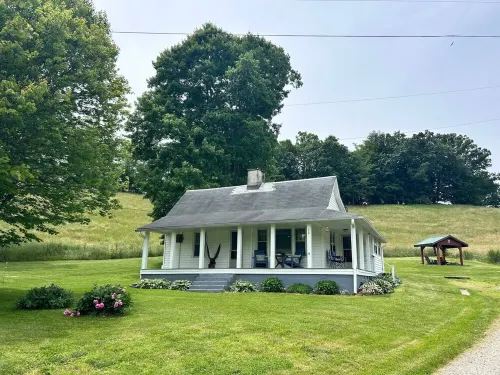 Escape to your cozy Mars Hill Cottage, near Asheville Hotels in Madison County